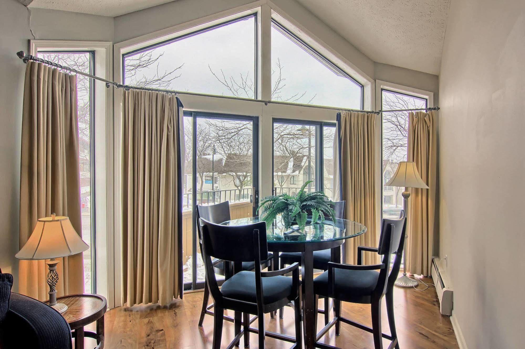 Pointes North Inn 샤를부아 외부 사진
