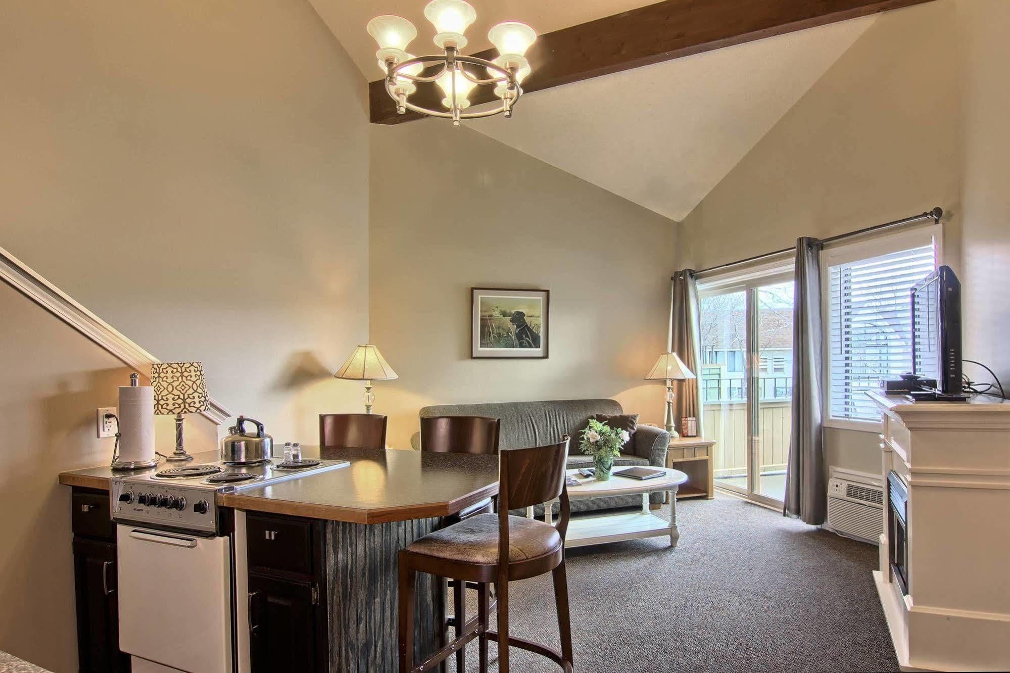 Pointes North Inn 샤를부아 외부 사진